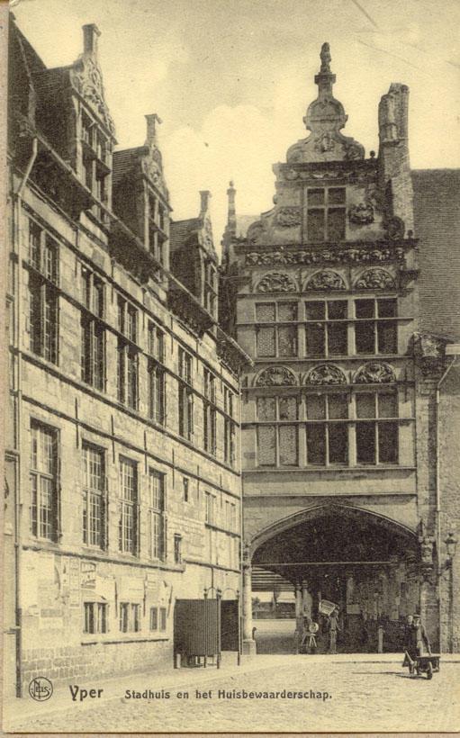 Postcard with image of townhall in Yres.
"Stadhuis en het Huisbewaarderschap" (Townhall and the house keeper).