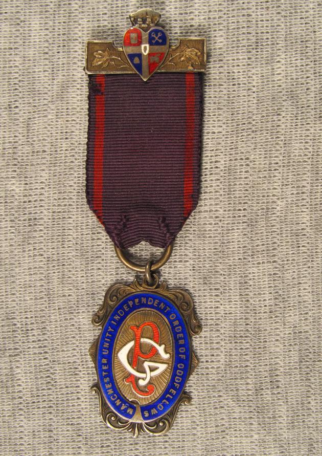 oddfellows.pin.WWI.medal.