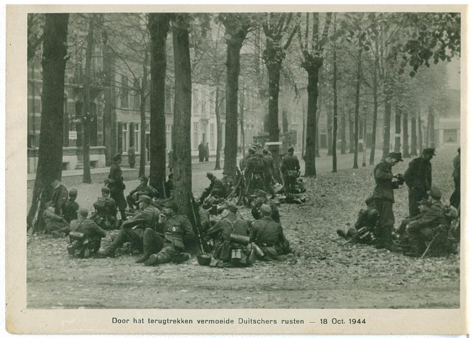 In English: "weary Germans rest by pulling back."
